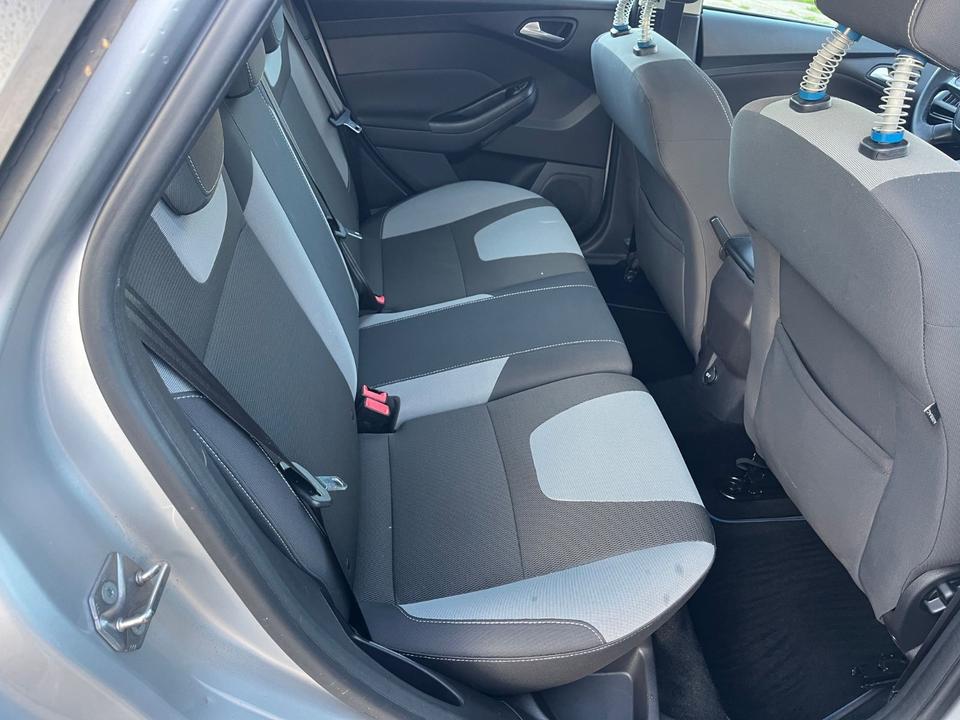 Ford Focus 2012 — photo 12