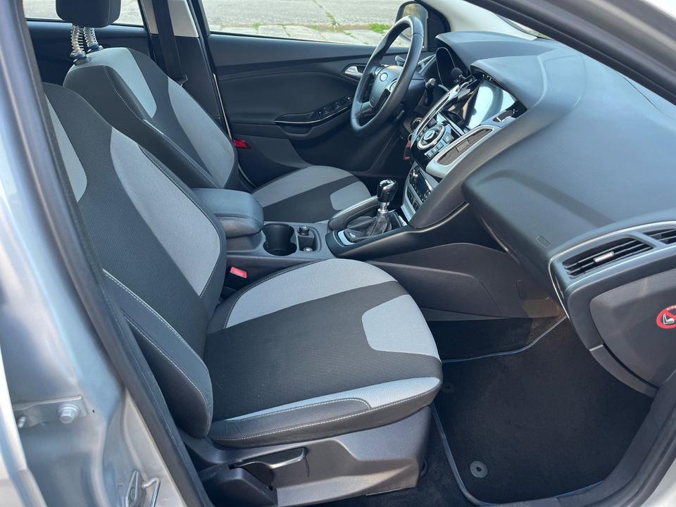 Ford Focus 2012 — photo 13