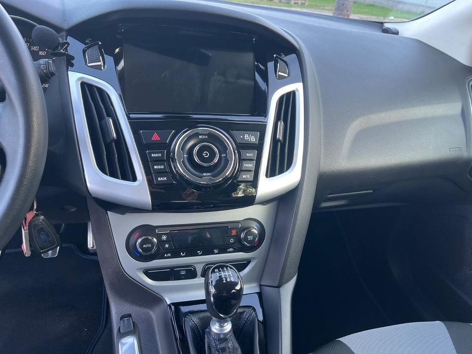 Ford Focus 2012 — photo 15