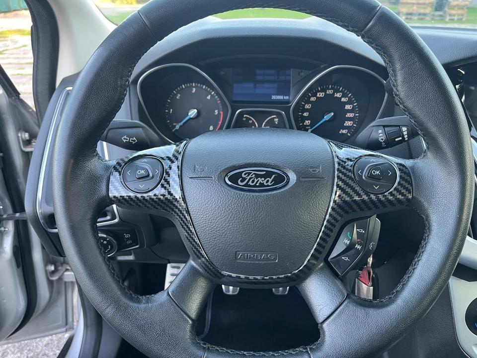 Ford Focus 2012 — photo 18