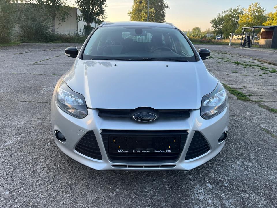 Ford Focus 2012 — photo 8