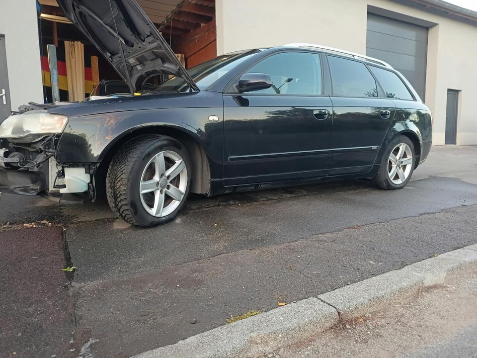 Audi A4 2005 — engine