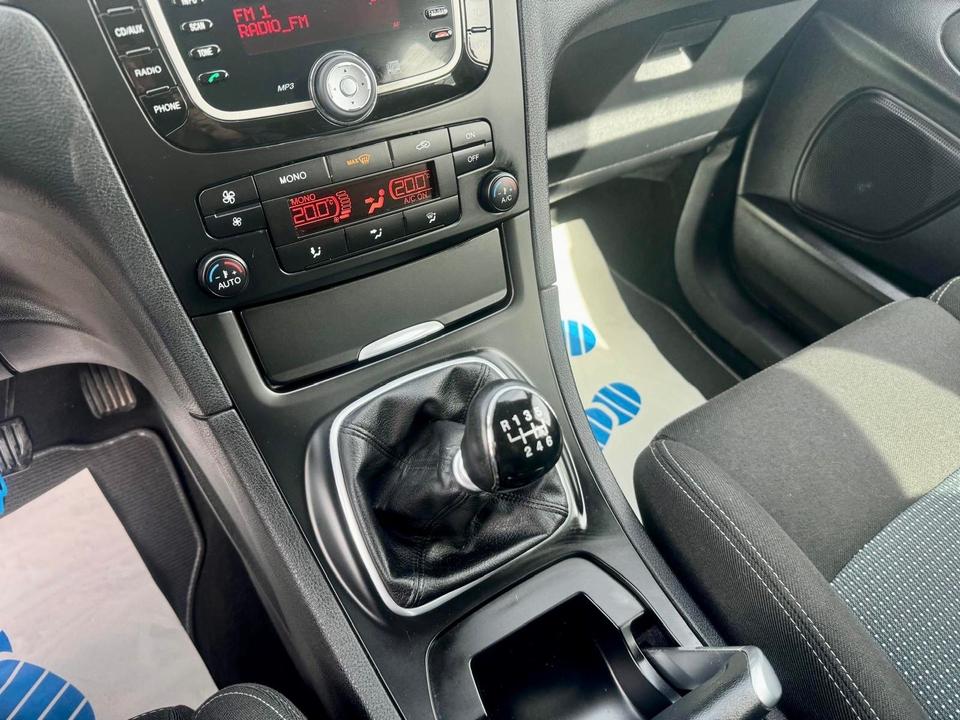 Ford S-Max 2014 — photo 16