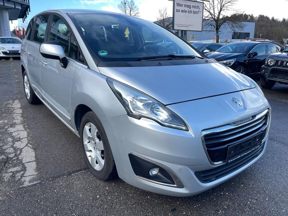 Peugeot 5008 2015 — вигляд ззаду