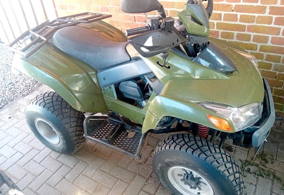 Weitere Motorräder Quad Sym Quadlender 2011 — rear view