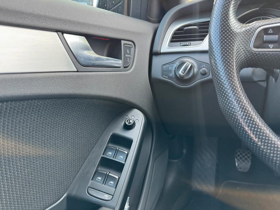 Audi A4 2010 — photo 10
