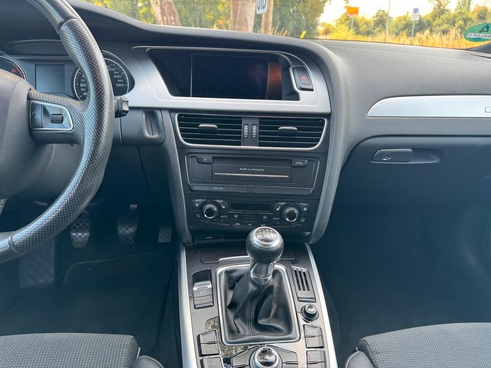 Audi A4 2010 — photo 11