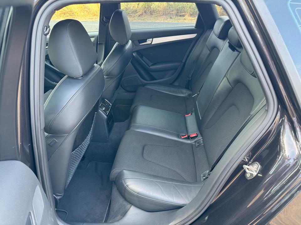 Audi A4 2010 — photo 8