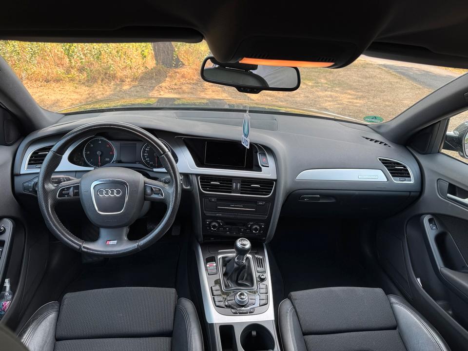 Audi A4 2010 — photo 9