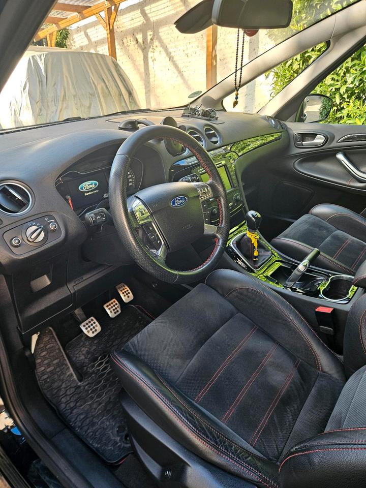 Ford S-Max 2011 — photo 15