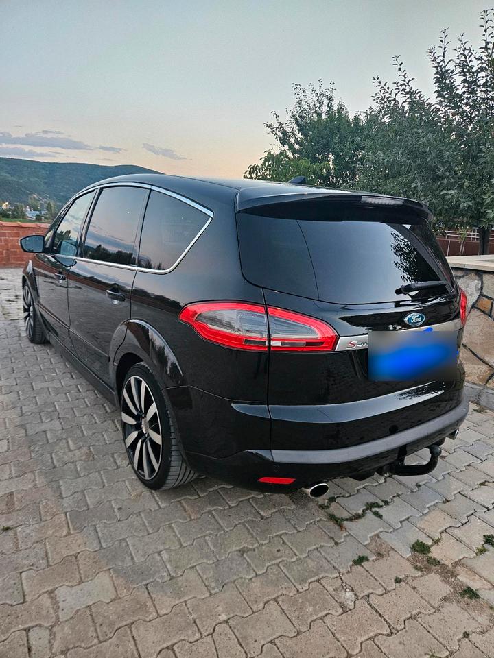 Ford S-Max 2011 — rear view