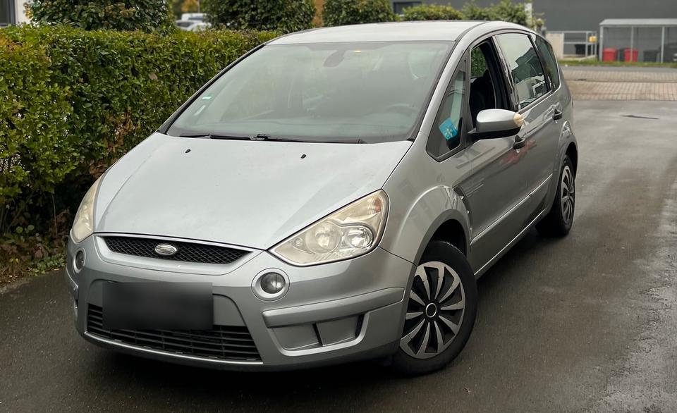 Ford S-Max 2008 — rear view