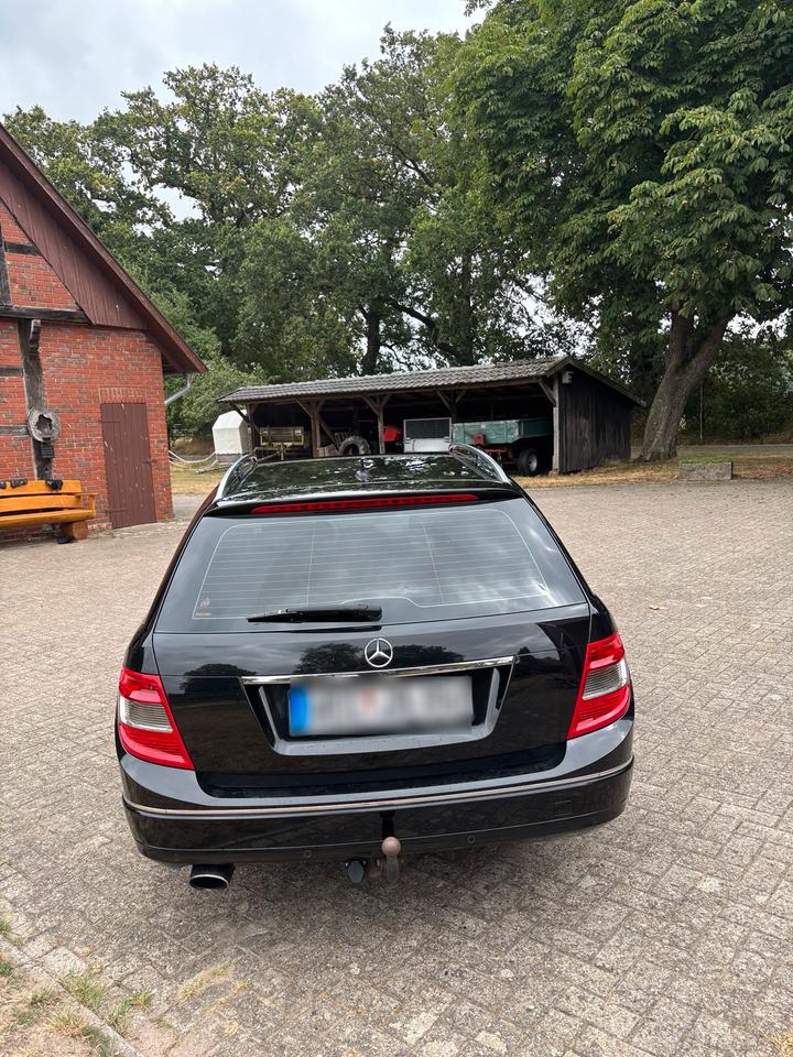 Mercedes Benz C 220 2008 — engine