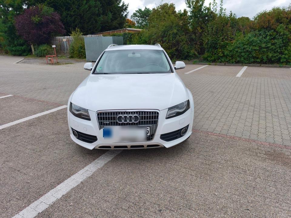Audi A4 Allroad 2010 — rear view