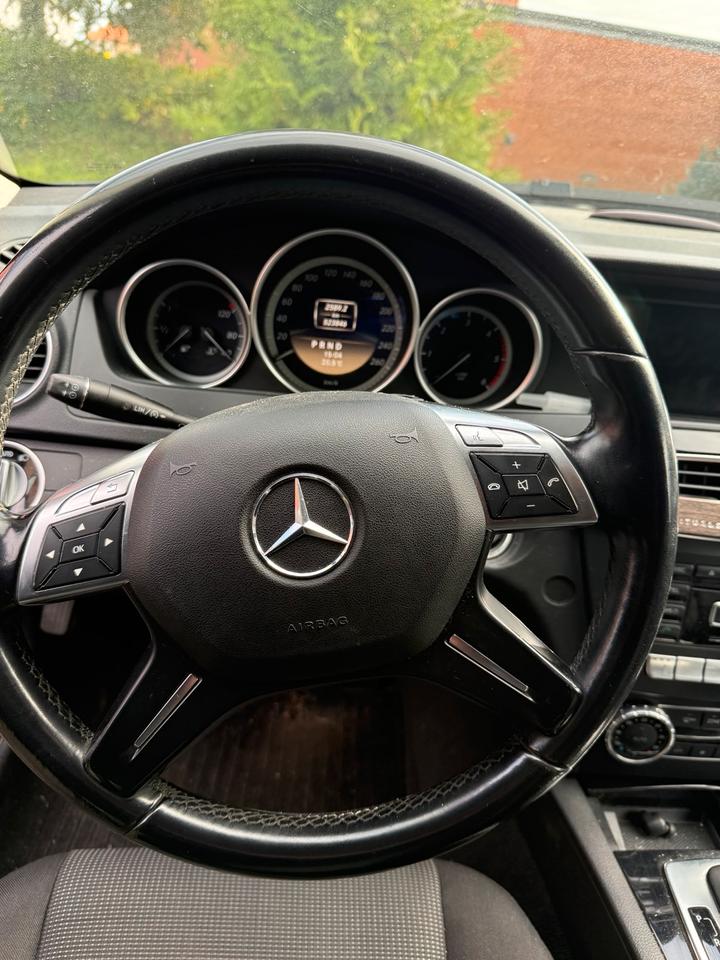 Mercedes Benz C 200 2011 — photo 8