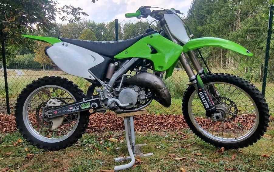 Kawasaki KX 125 Motocross 2007 — вигляд ззаду