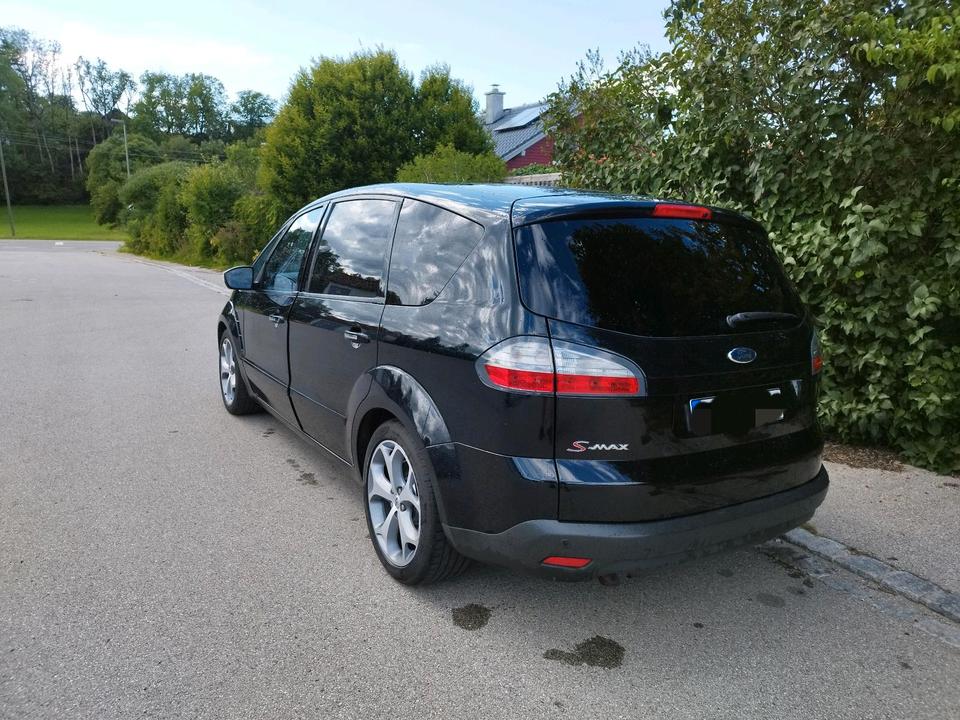 Ford S-Max 2009 — rear view