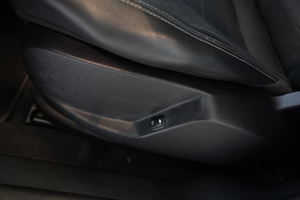 Ford S-Max 2013 — photo 16