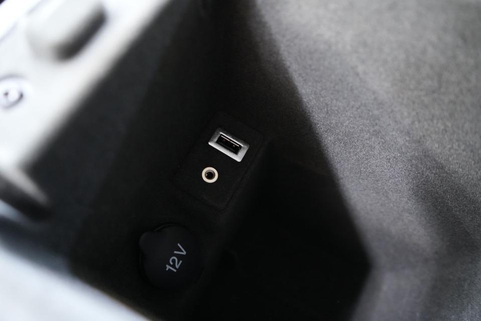 Ford S-Max 2013 — photo 17