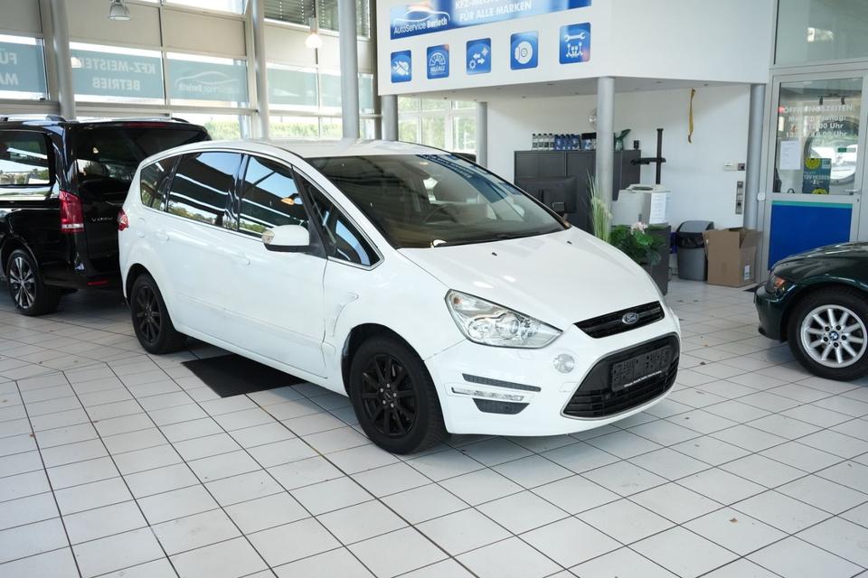 Ford S-Max 2013 — rear view