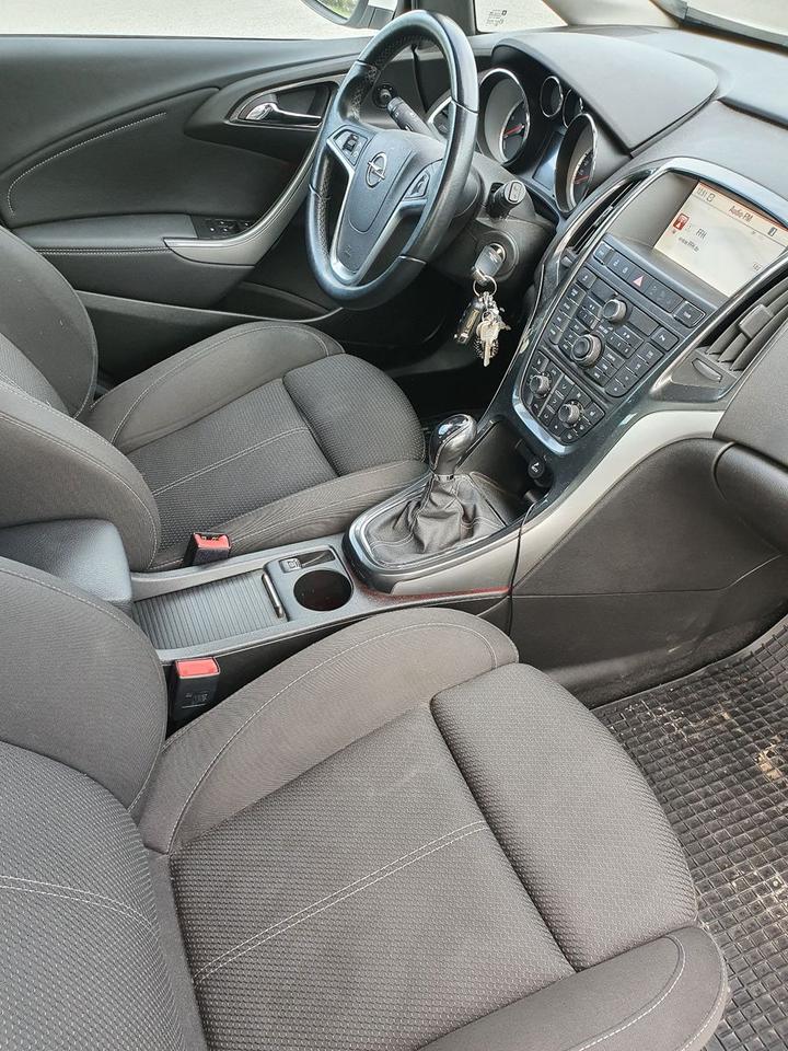 Opel Astra, 2013