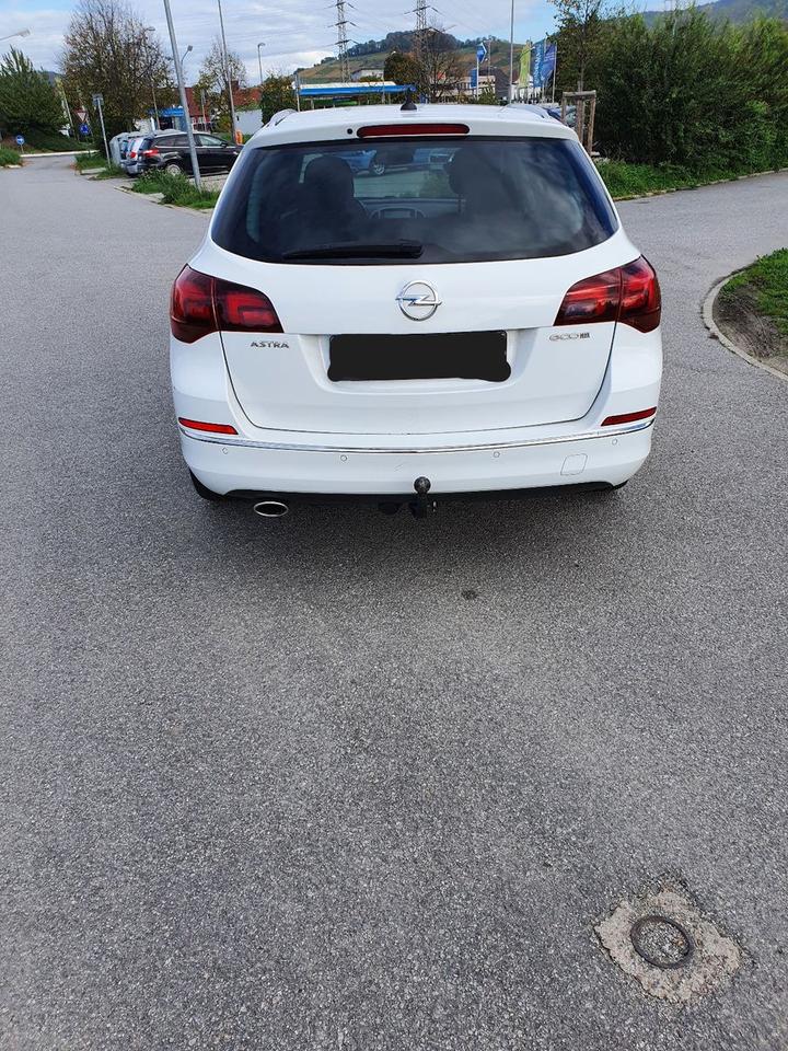 Opel Astra 2013 — photo 7