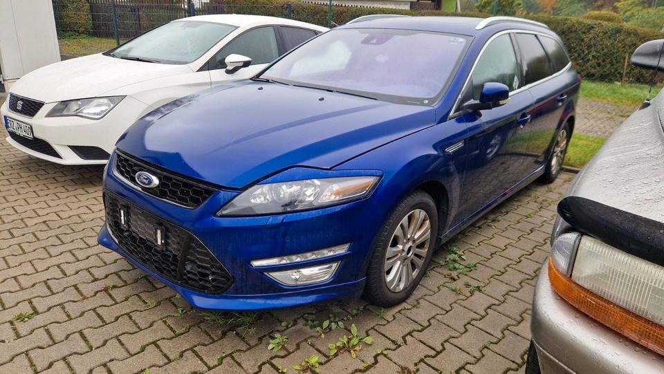 Ford Mondeo 2014 — rear view