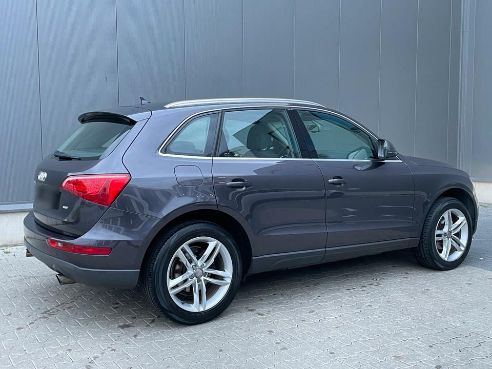 Audi Q5 2010 — interior