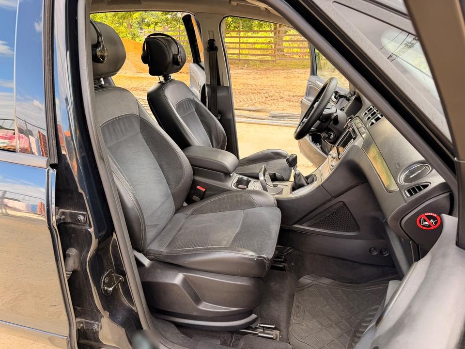 Ford S-Max 2009 — photo 14