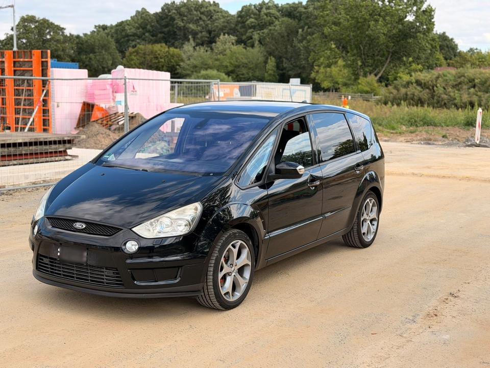 Ford S-Max 2009 — rear view