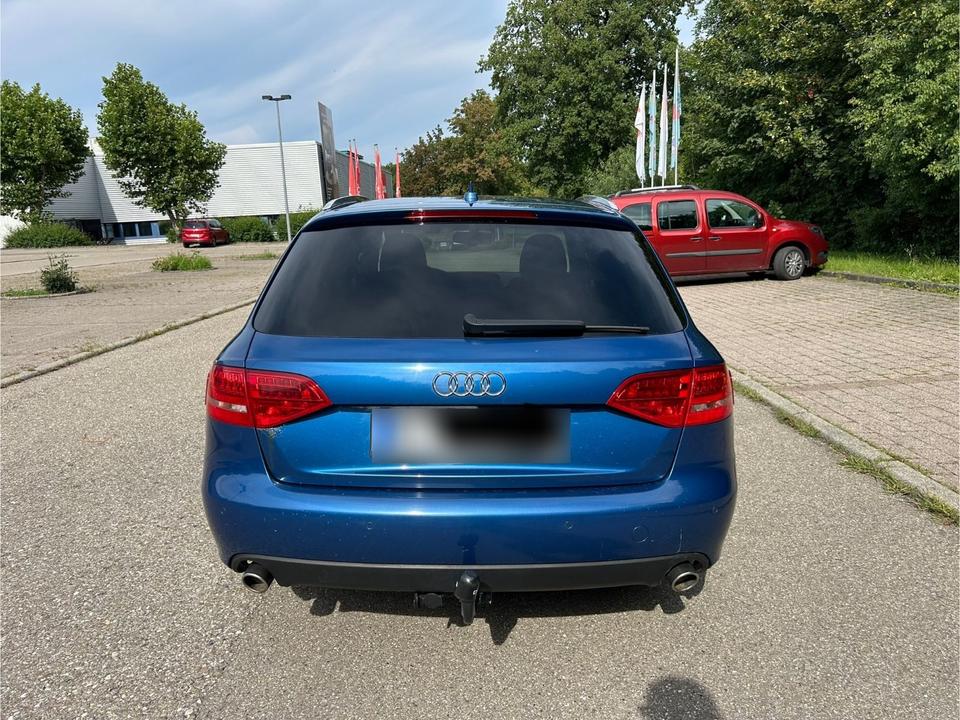 Audi A4 2011 — engine