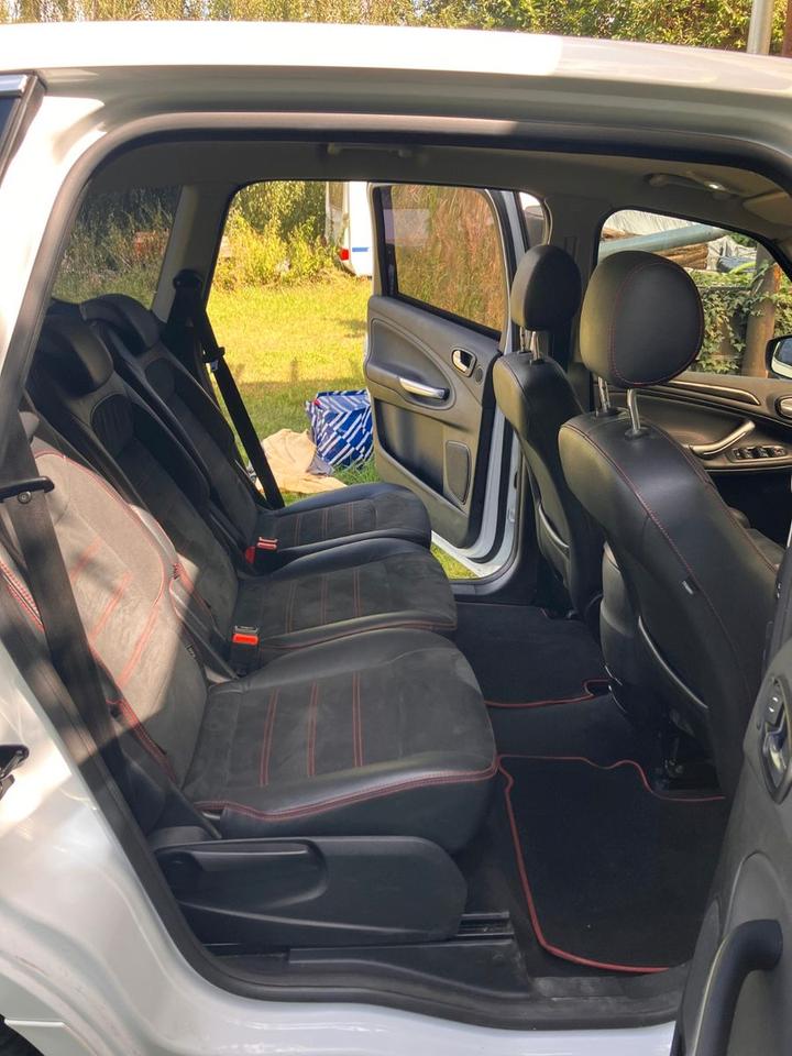 Ford S-Max 2010 — photo 11