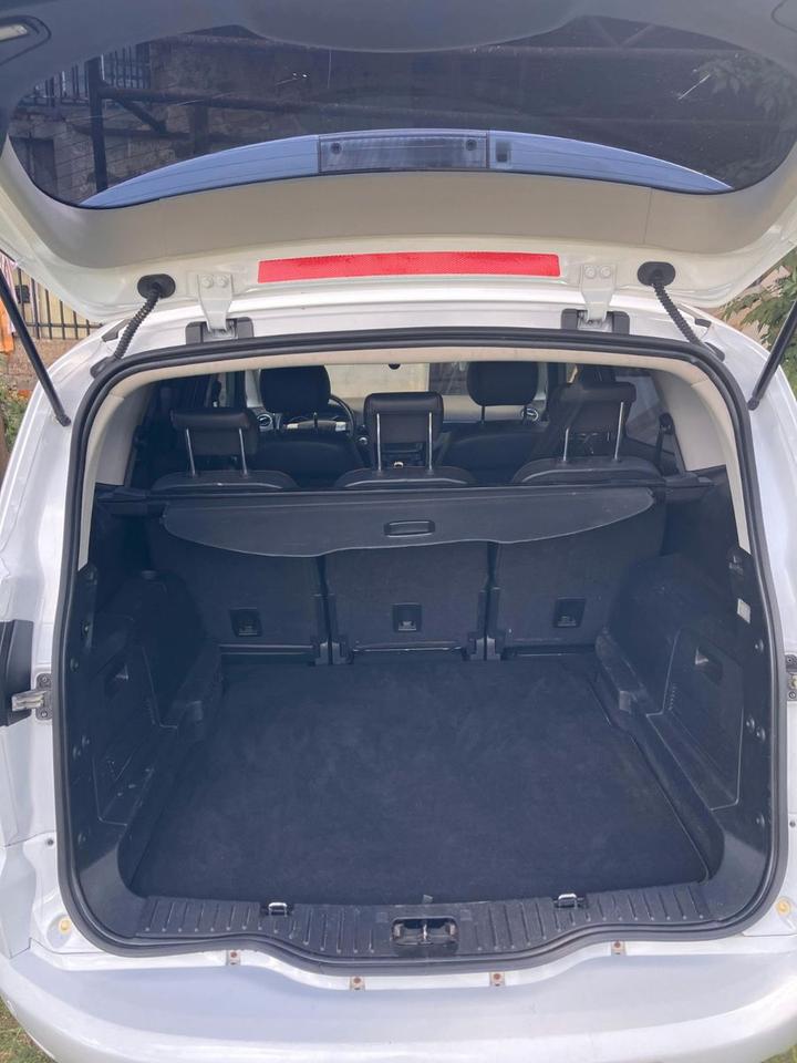Ford S-Max 2010 — photo 12