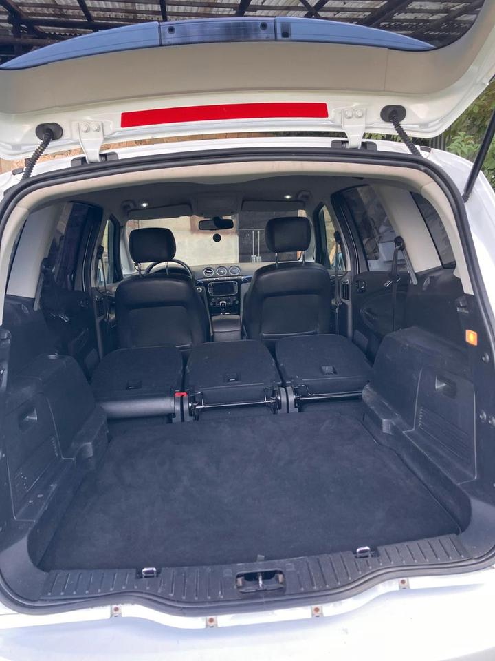 Ford S-Max 2010 — photo 13