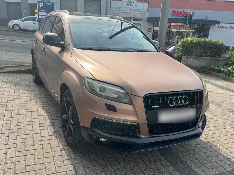 Audi Q7 2011 — салон