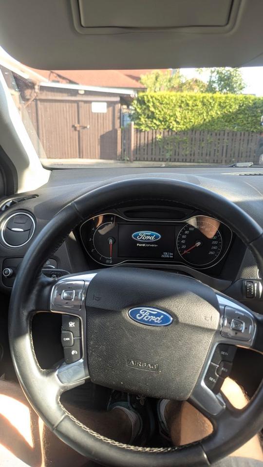Ford Mondeo 2011 — rear view