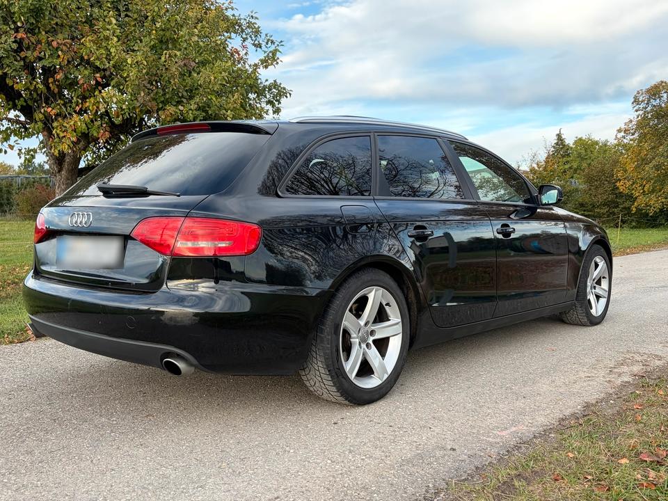 Audi A4 2010 — салон