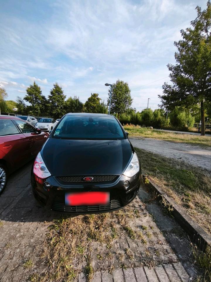 Ford S-Max 2006 — rear view