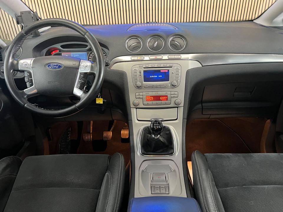 Ford S-Max 2009 — photo 10