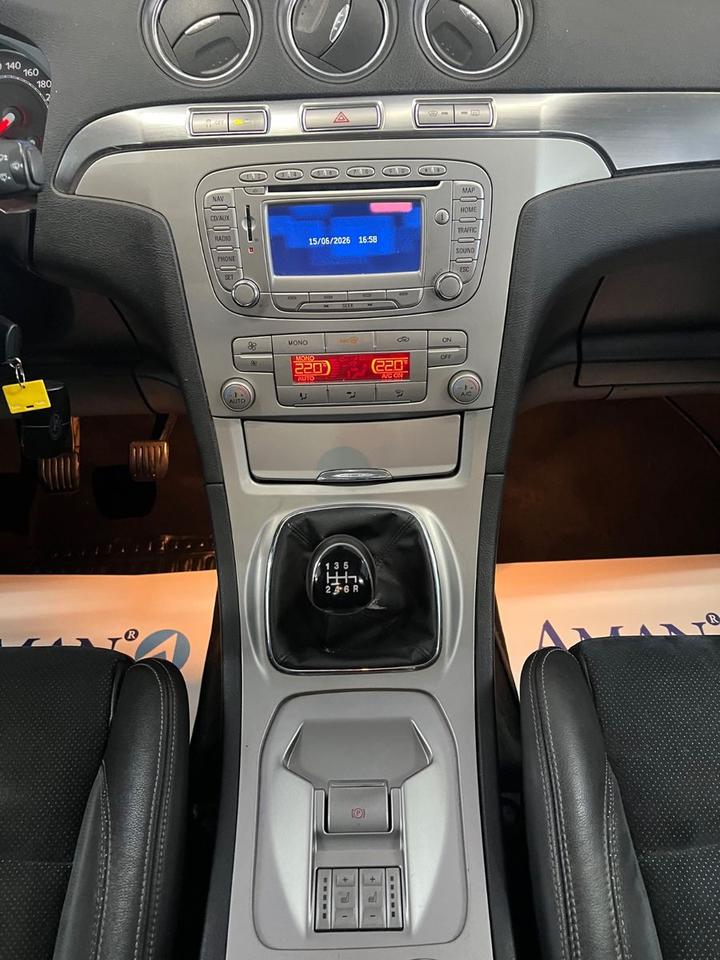 Ford S-Max 2009 — photo 11