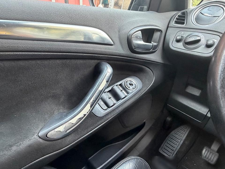 Ford S-Max 2007 — photo 17