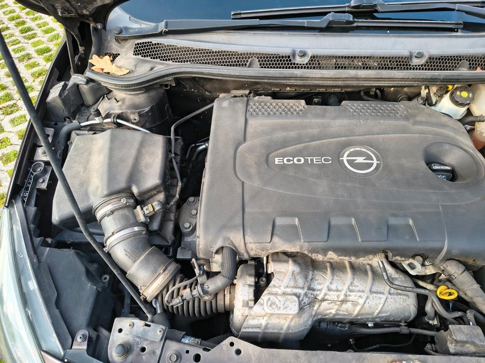 Opel Astra 2015 — photo 10