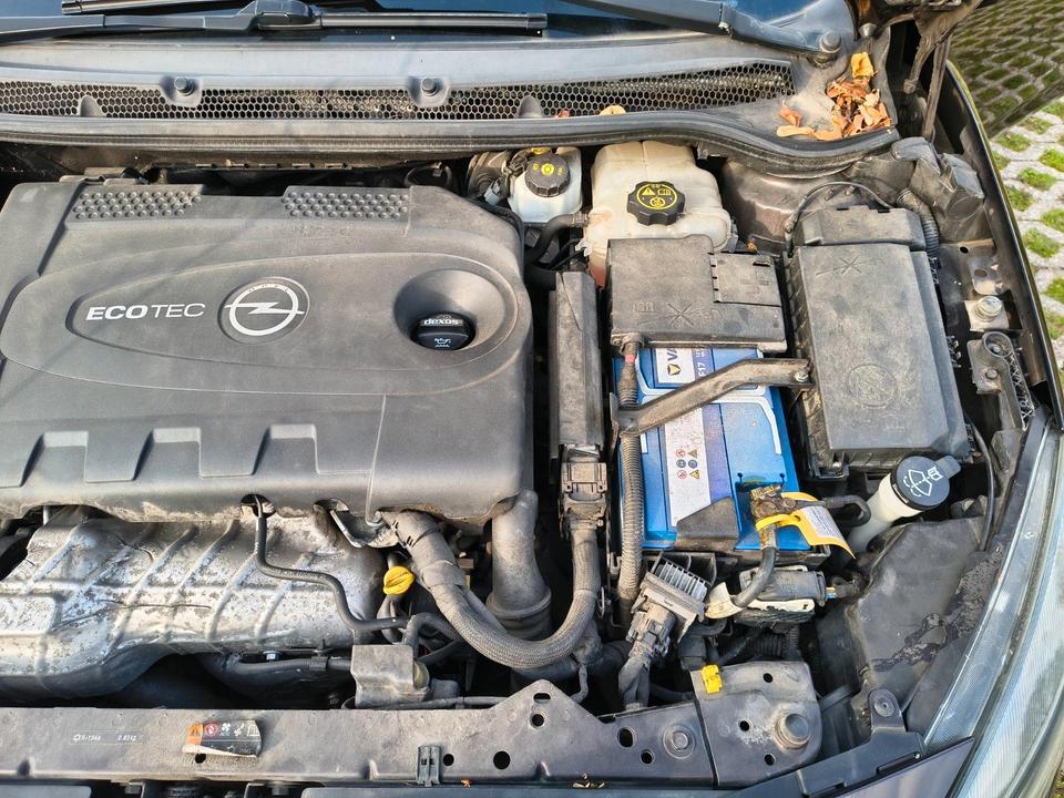 Opel Astra 2015 — photo 11