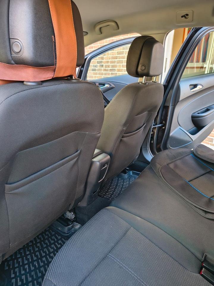 Opel Astra 2015 — photo 12