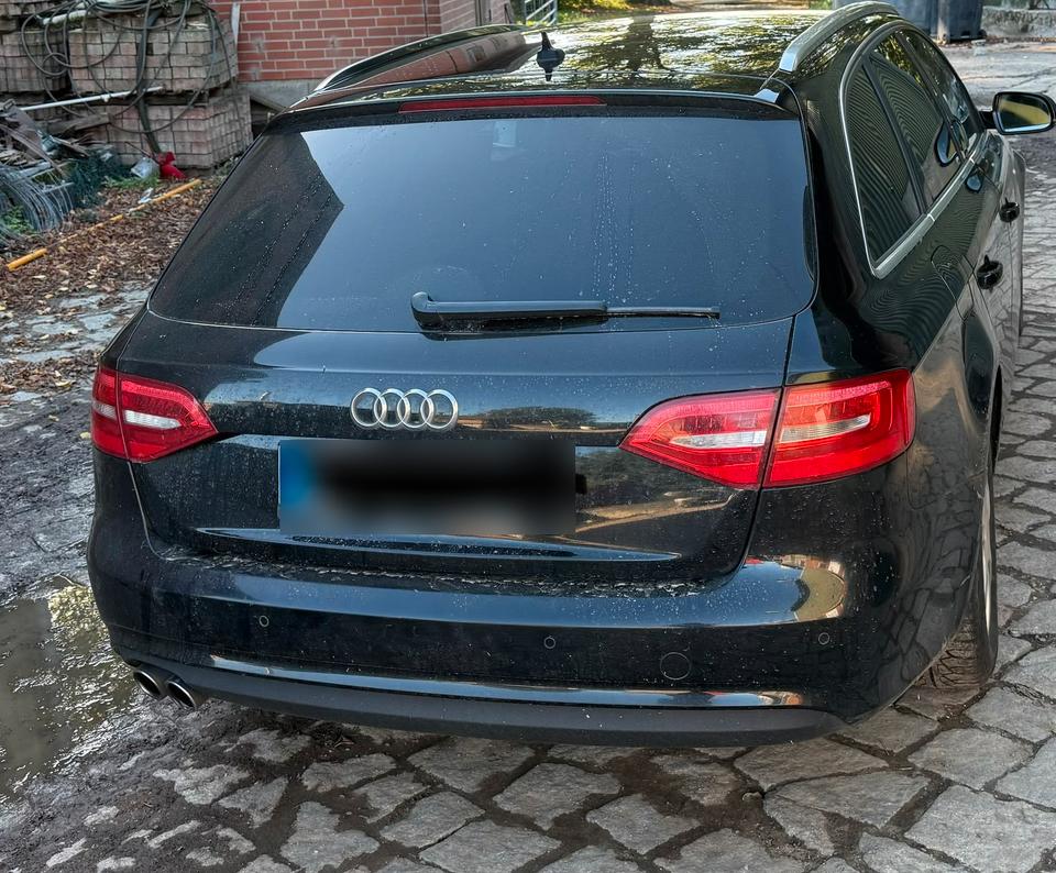 Audi A4 2014 — rear view