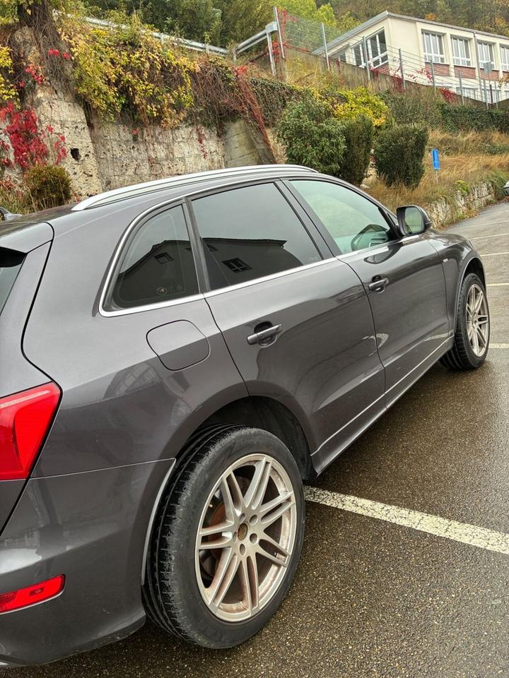 Audi Q5 2010 — engine