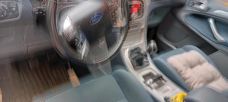Ford S-Max 2010 — photo 8
