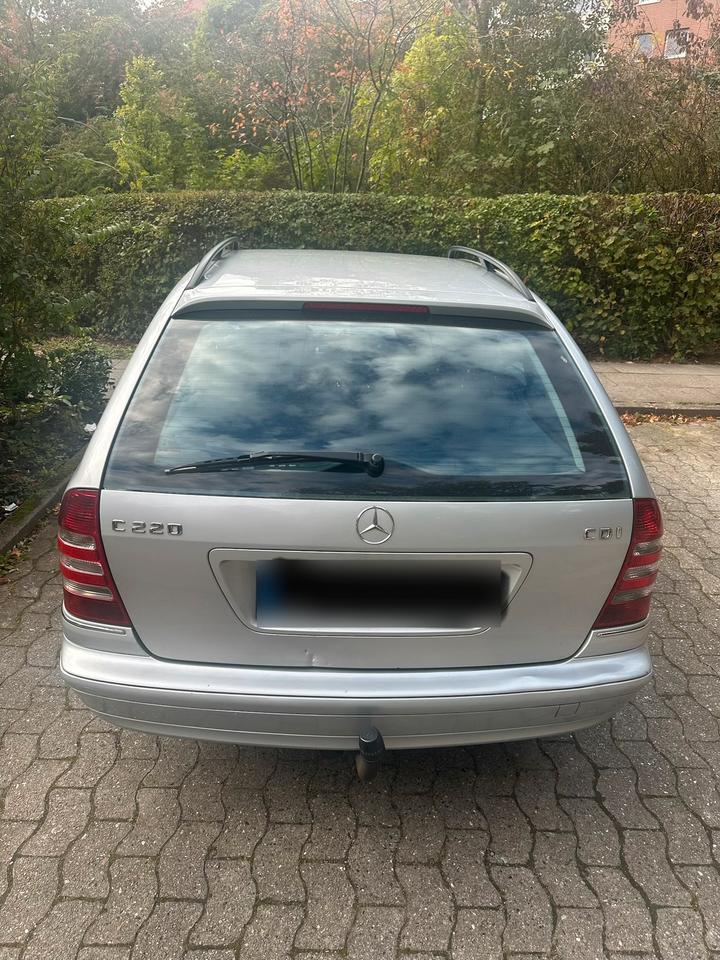 Mercedes Benz C 220 2005 — rear view