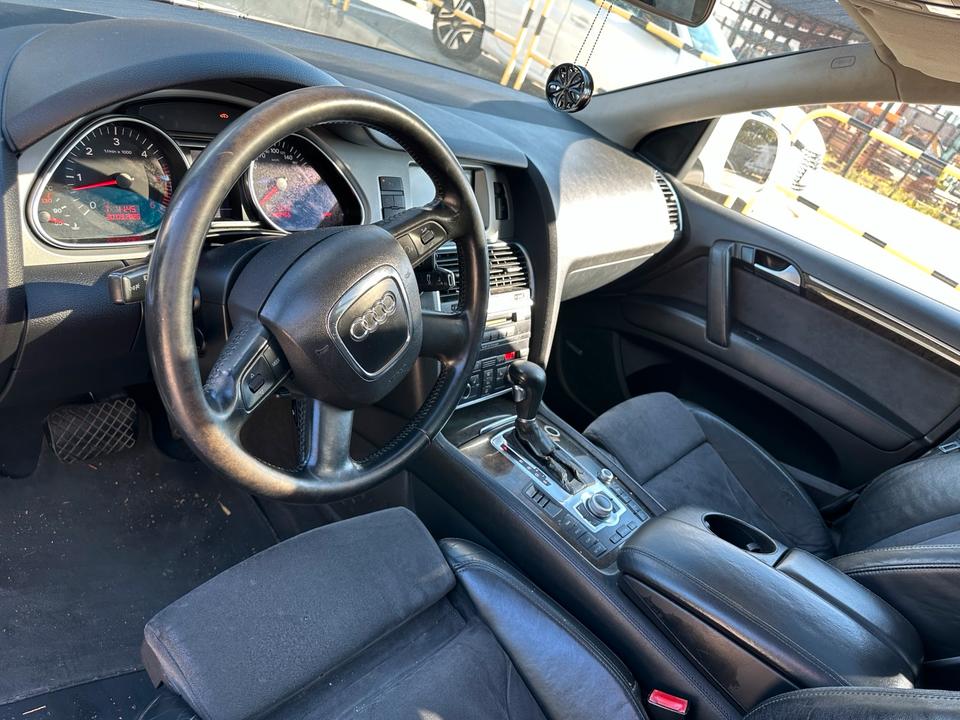 Audi Q7 2008 — photo 10
