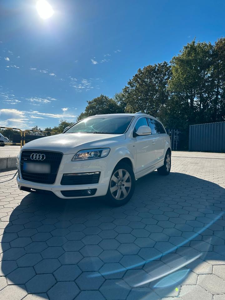 Audi Q7 2008 — rear view